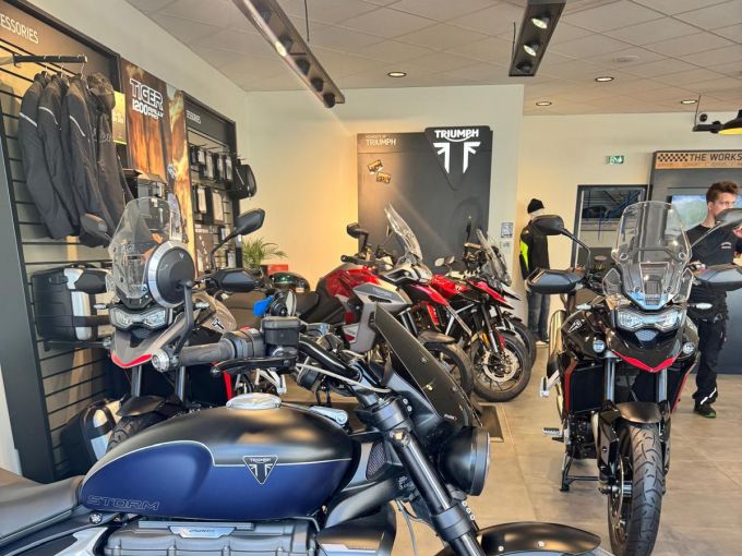 TRIUMPH Rocket 3 GT Storm 4