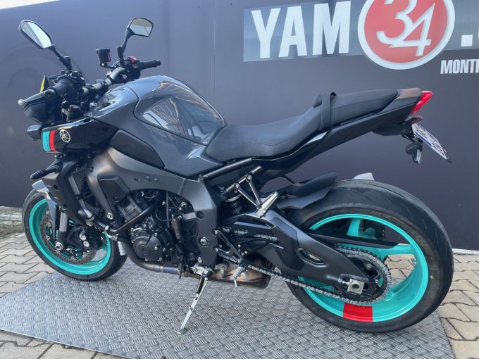 YAMAHA MT-10 4