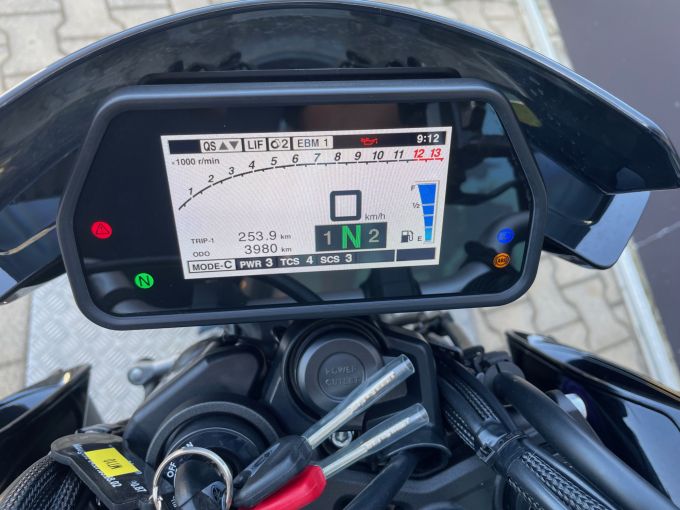 YAMAHA MT-10 4