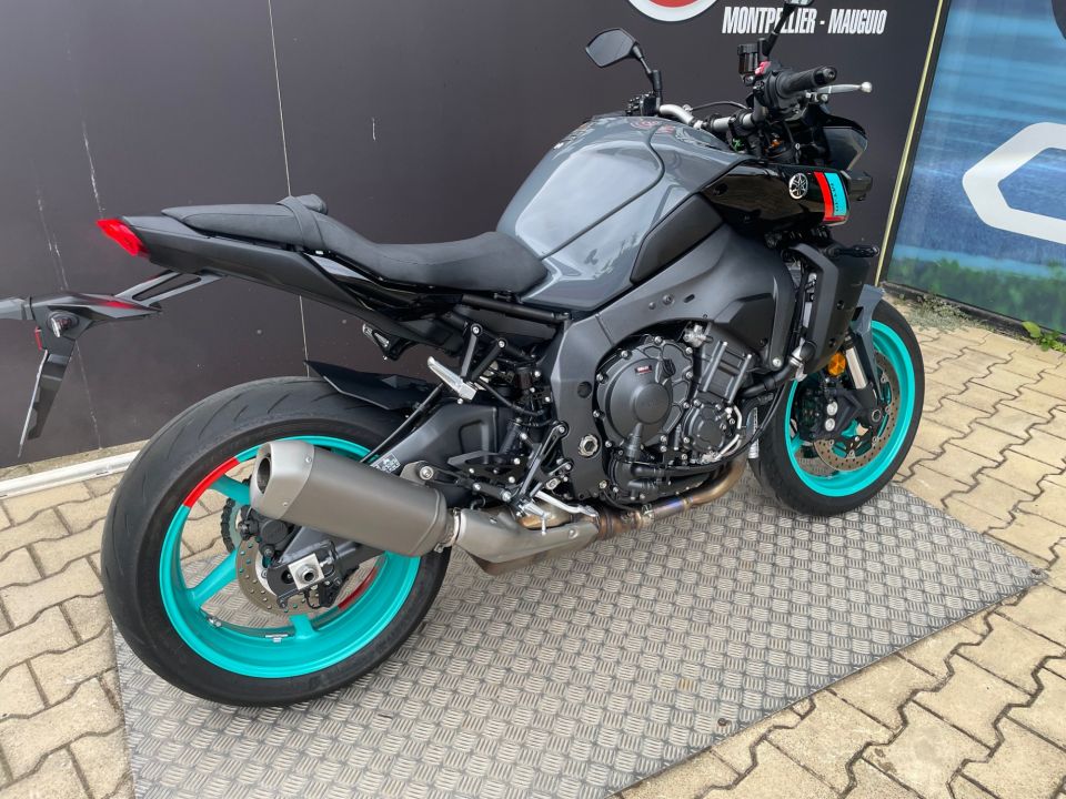 YAMAHA MT-10 4