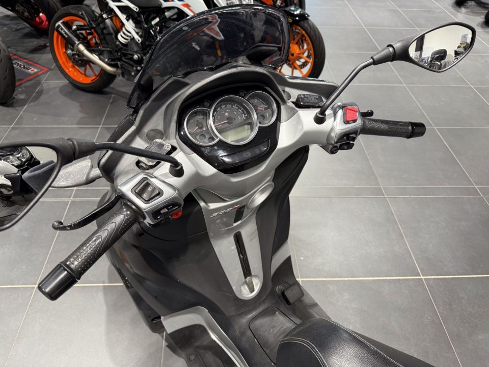 PIAGGIO MP3 300LT YOURBAN 4
