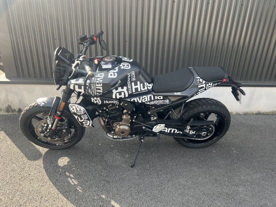 HUSQVARNA SVARTPILEN 801 4