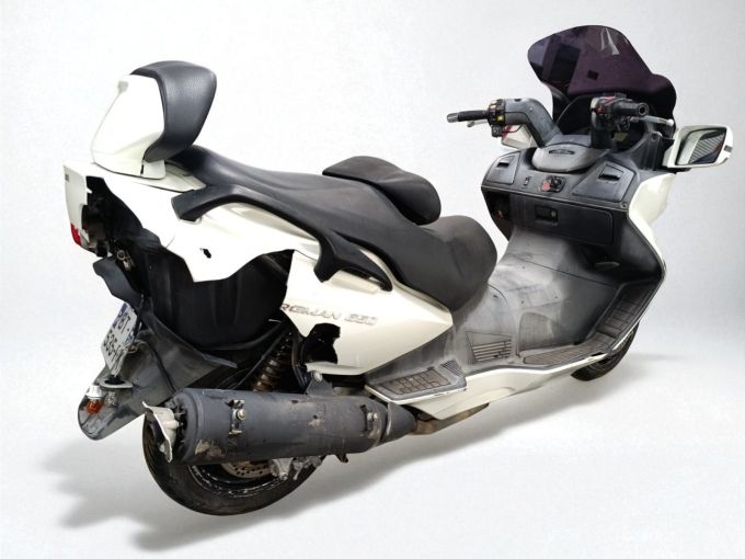 SUZUKI BURGMAN 650 4