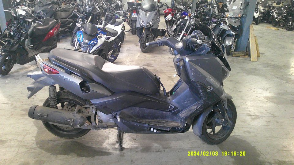 YAMAHA X-MAX 125 4
