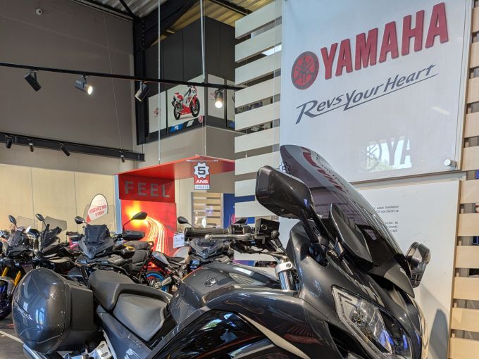 YAMAHA FJR 1300 ABS 4