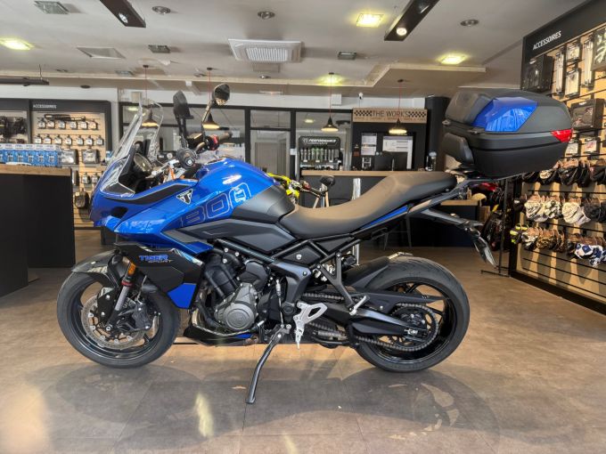 TRIUMPH TIGER 800 4