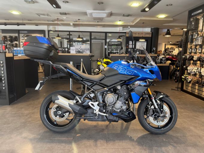 TRIUMPH TIGER 800 4