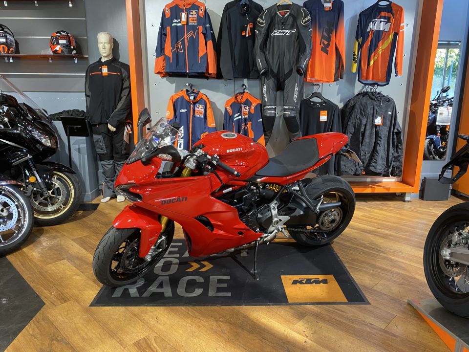 DUCATI SUPERSPORT 939S 4