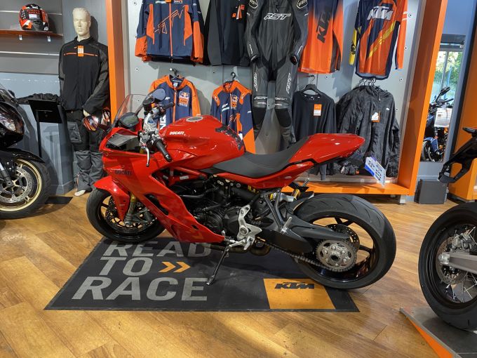 DUCATI SUPERSPORT 939S 4