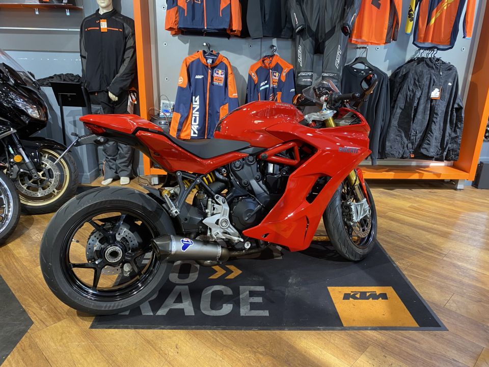 DUCATI SUPERSPORT 939S 4