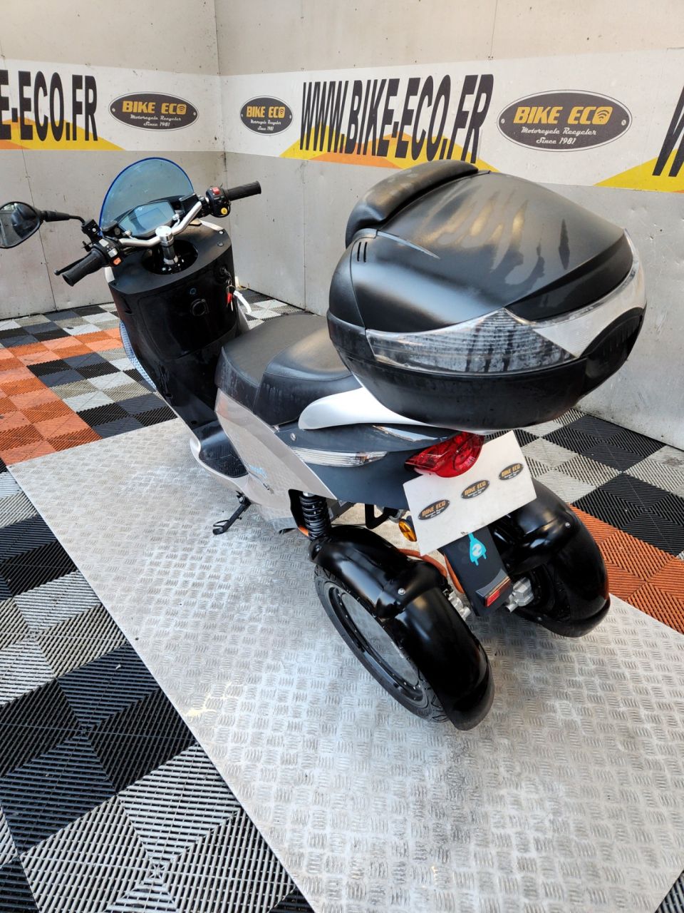 ECCITY MOTORCYCLES MODEL 3 4