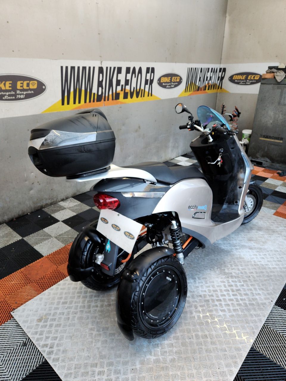 ECCITY MOTORCYCLES MODEL 3 4