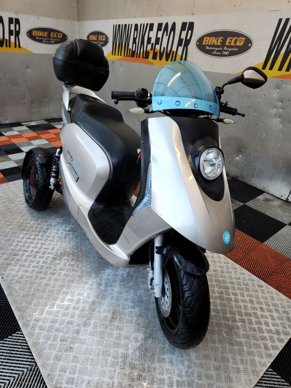 ECCITY MOTORCYCLES MODEL 3 4