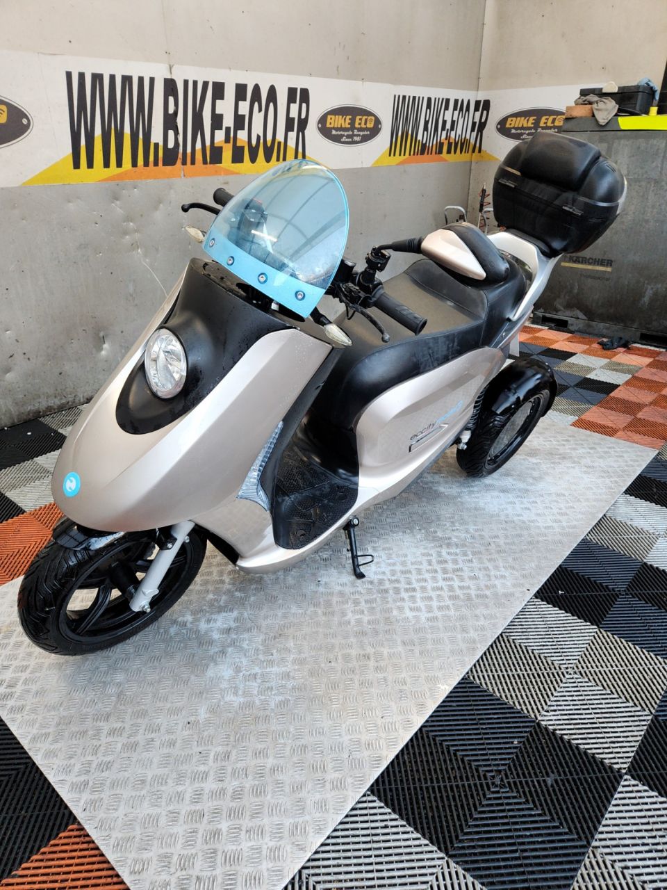 ECCITY MOTORCYCLES MODEL 3 4