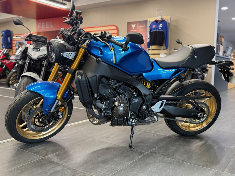 YAMAHA XSR 900 ABS 4