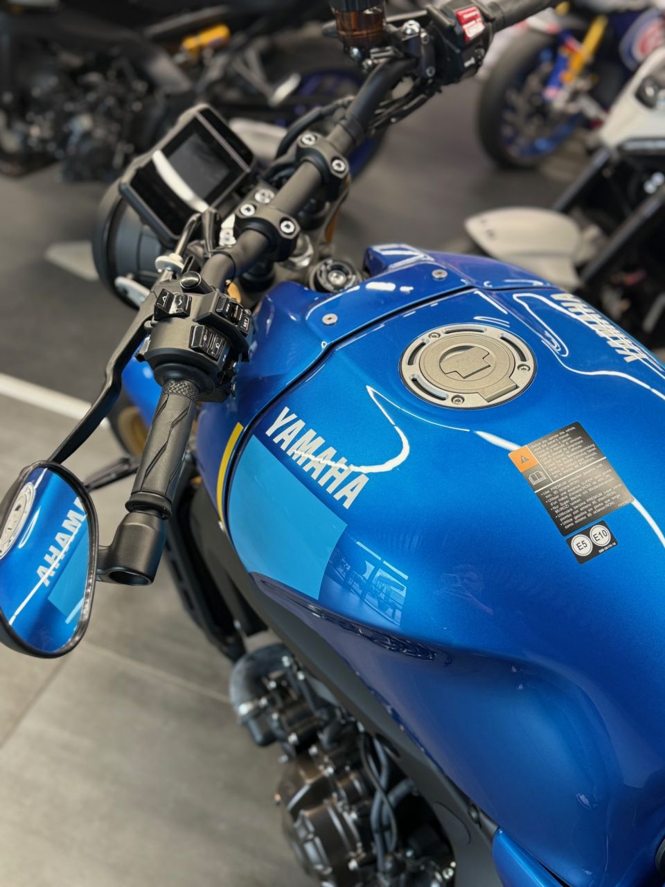 YAMAHA XSR 900 ABS 4