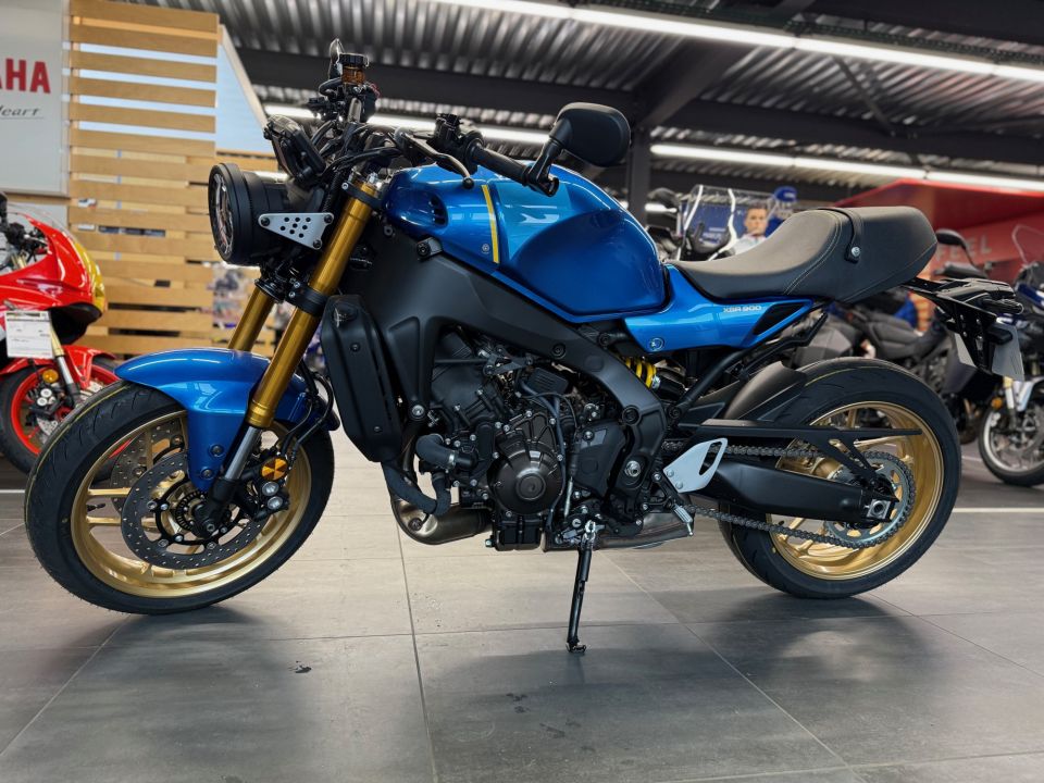 YAMAHA XSR 900 ABS 4
