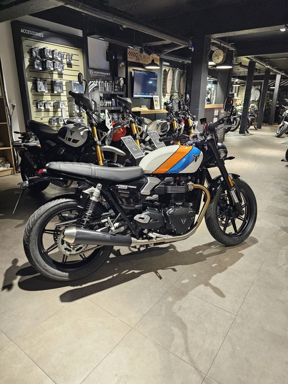 TRIUMPH SPEED TWIN 900 4