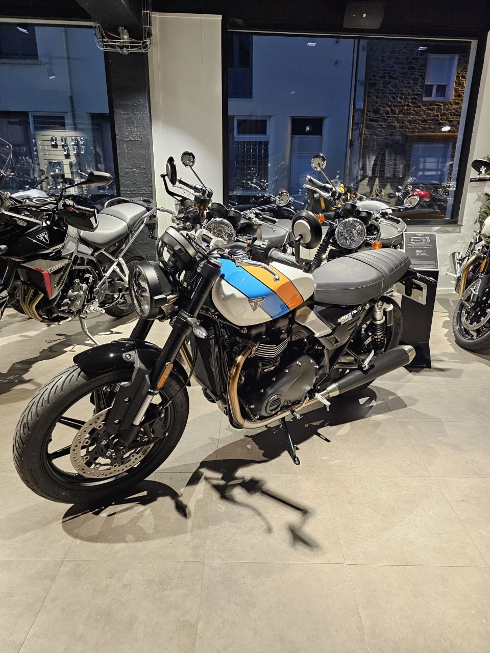 TRIUMPH SPEED TWIN 900 4