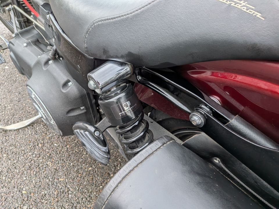 HARLEY-DAVIDSON DYNA STREET BOB 1690 4