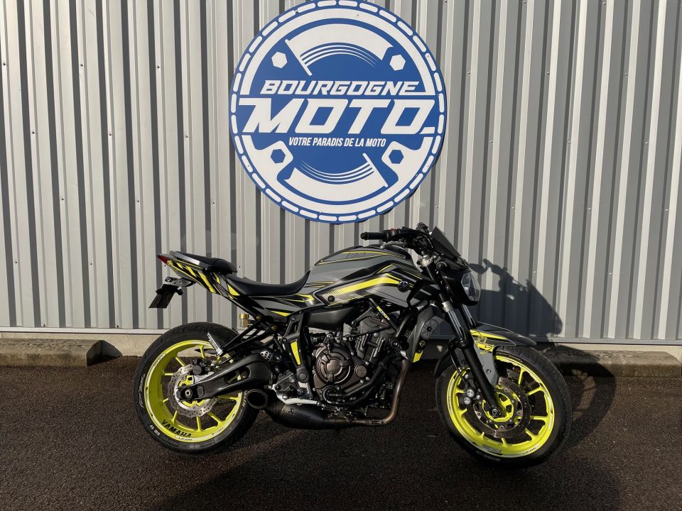 YAMAHA MT-07 4