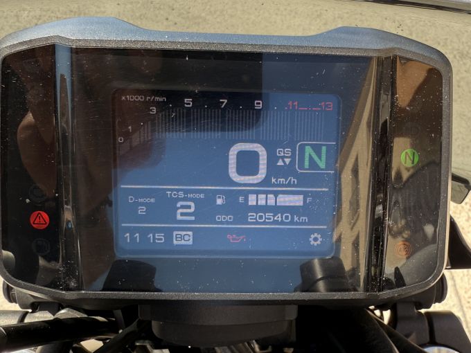YAMAHA MT-09 4