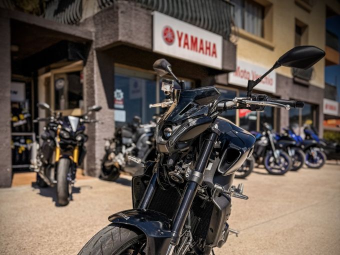 YAMAHA MT-09 4