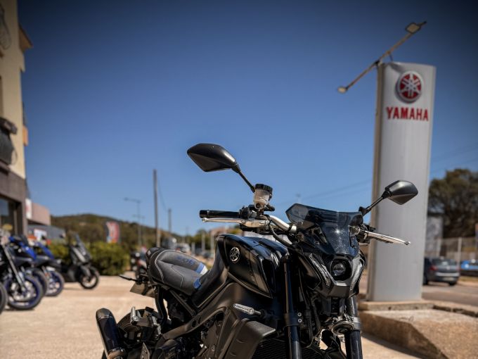 YAMAHA MT-09 4