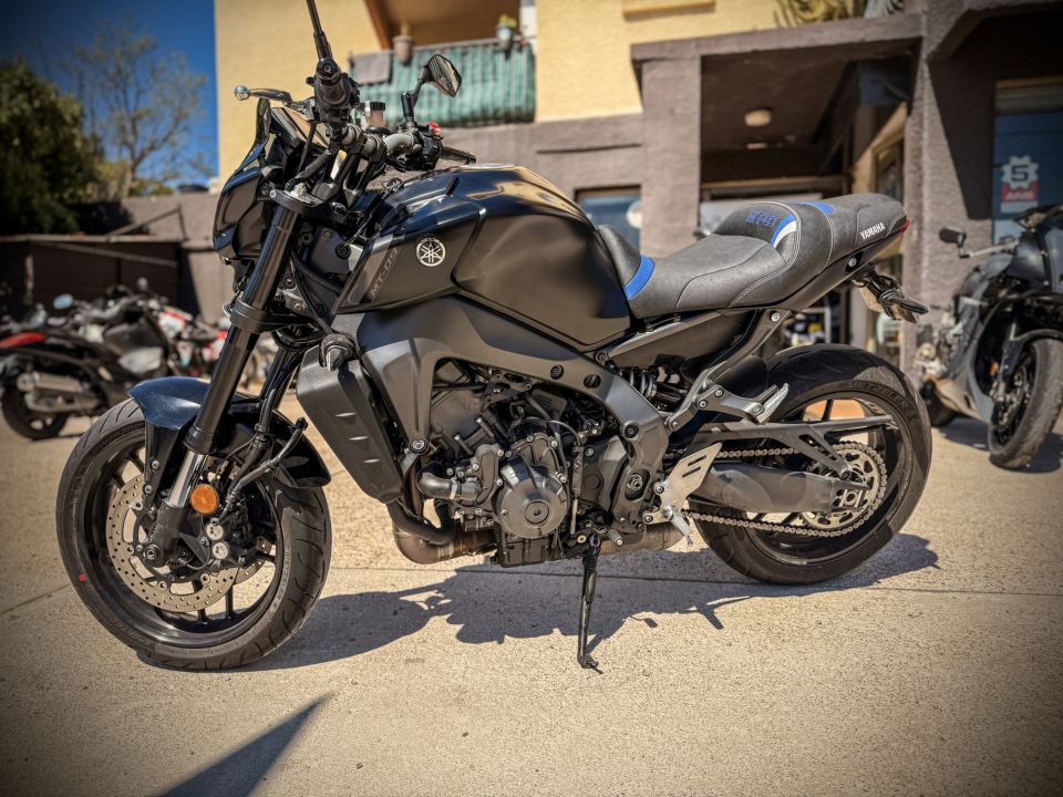 YAMAHA MT-09 4