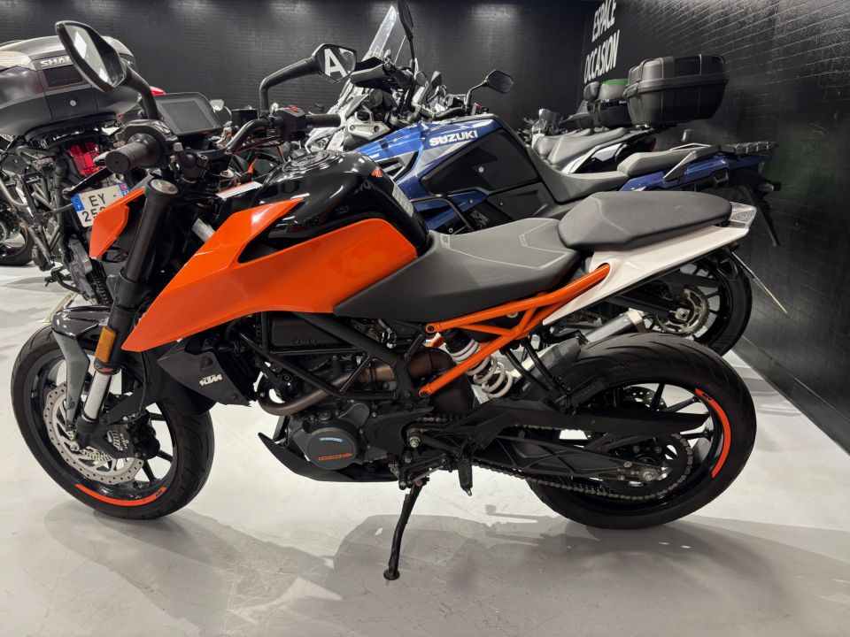 KTM 125 DUKE ABS 4