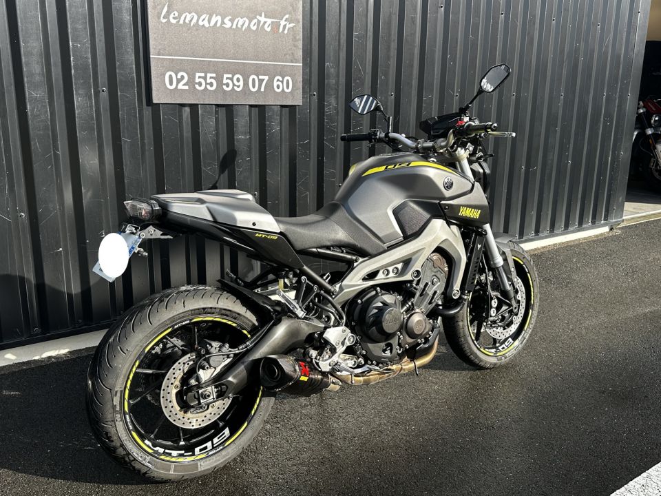 YAMAHA MT-09 4