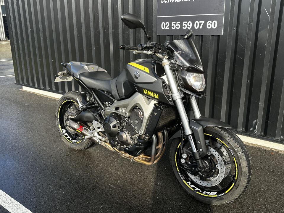 YAMAHA MT-09 4
