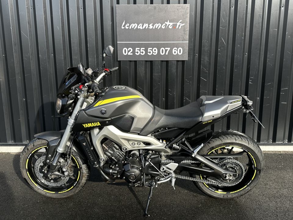 YAMAHA MT-09 4