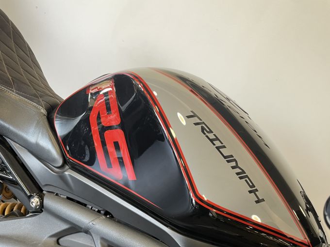 TRIUMPH SPEED TRIPLE 1200 RS 4
