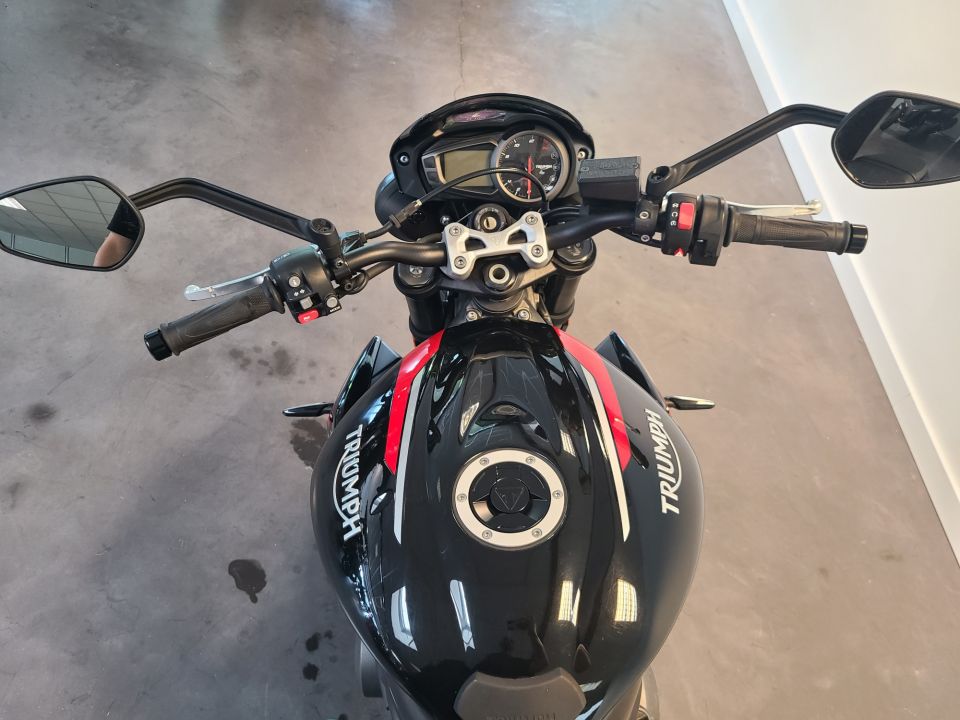 TRIUMPH STREET TRIPLE 765 R 4
