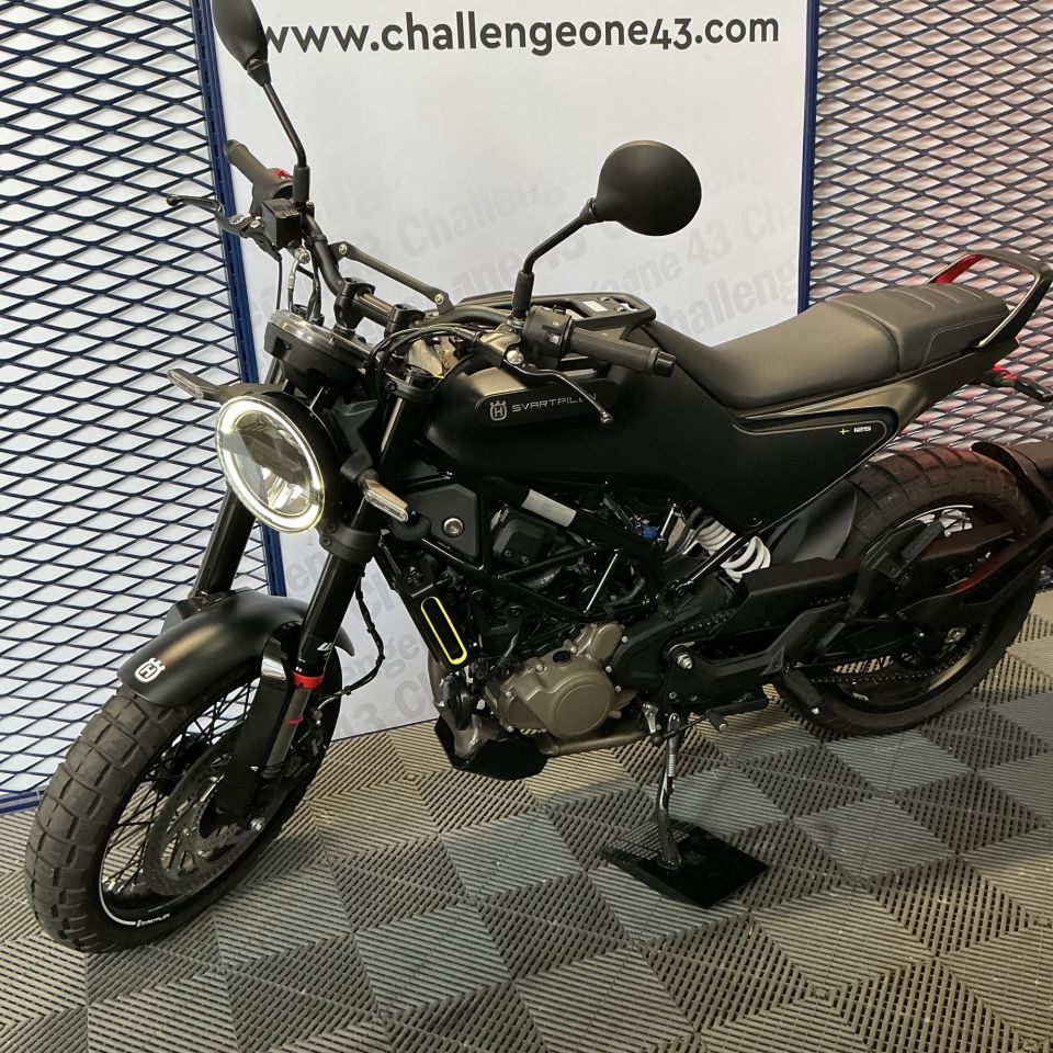 HUSQVARNA SVARTPILEN 125 ABS 4