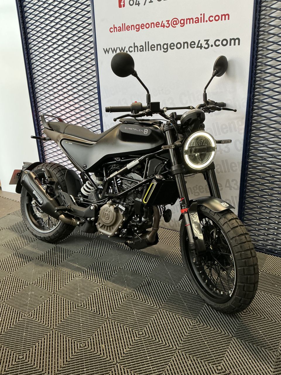 HUSQVARNA SVARTPILEN 125 ABS 4
