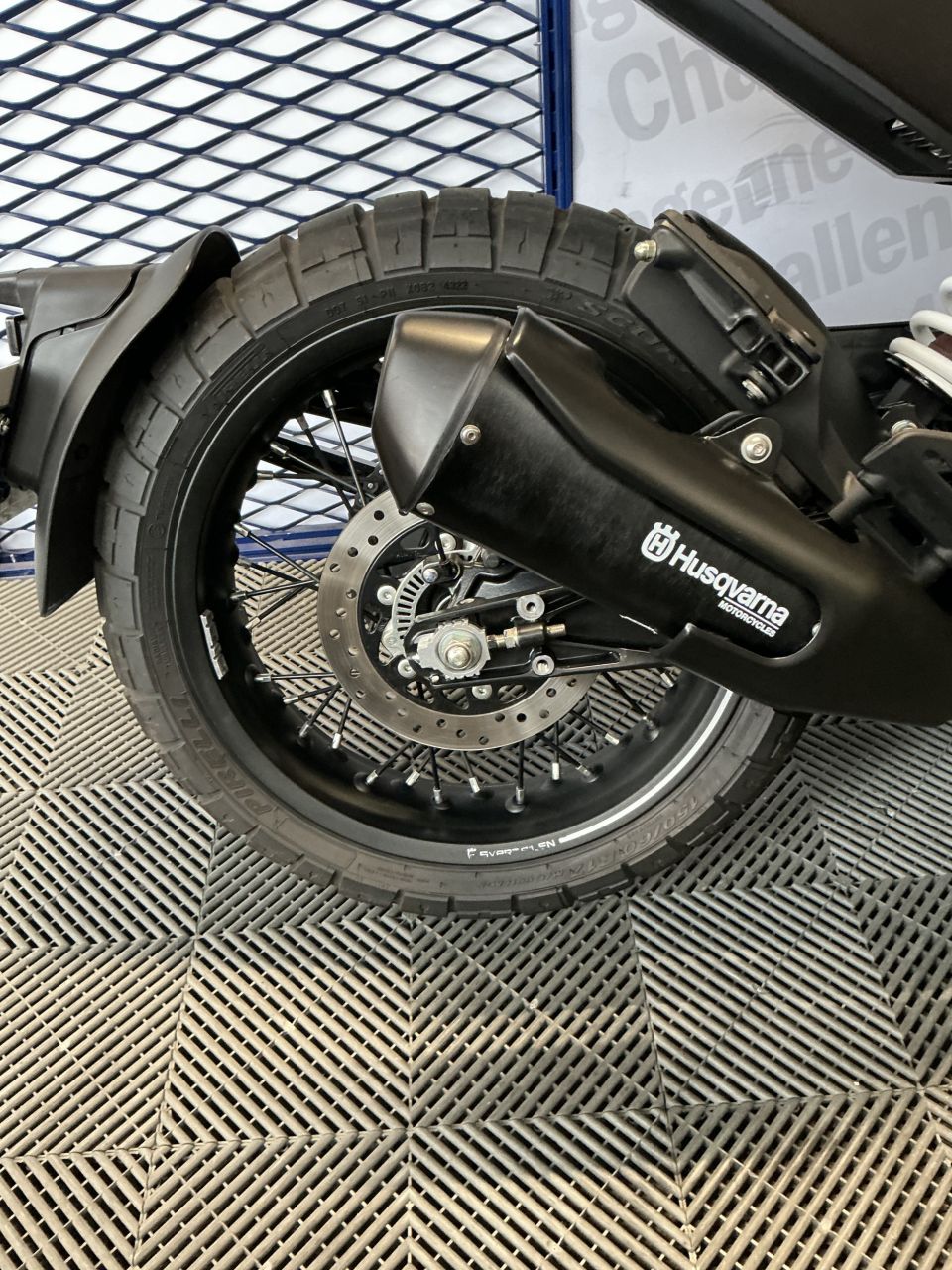 HUSQVARNA SVARTPILEN 125 ABS 4