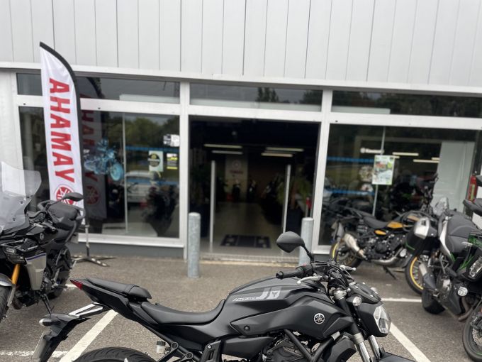 YAMAHA MT-07 4