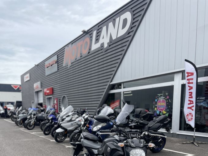 YAMAHA MT-07 4