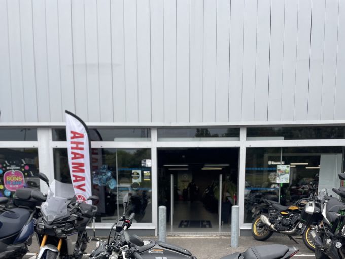 YAMAHA MT-07 4