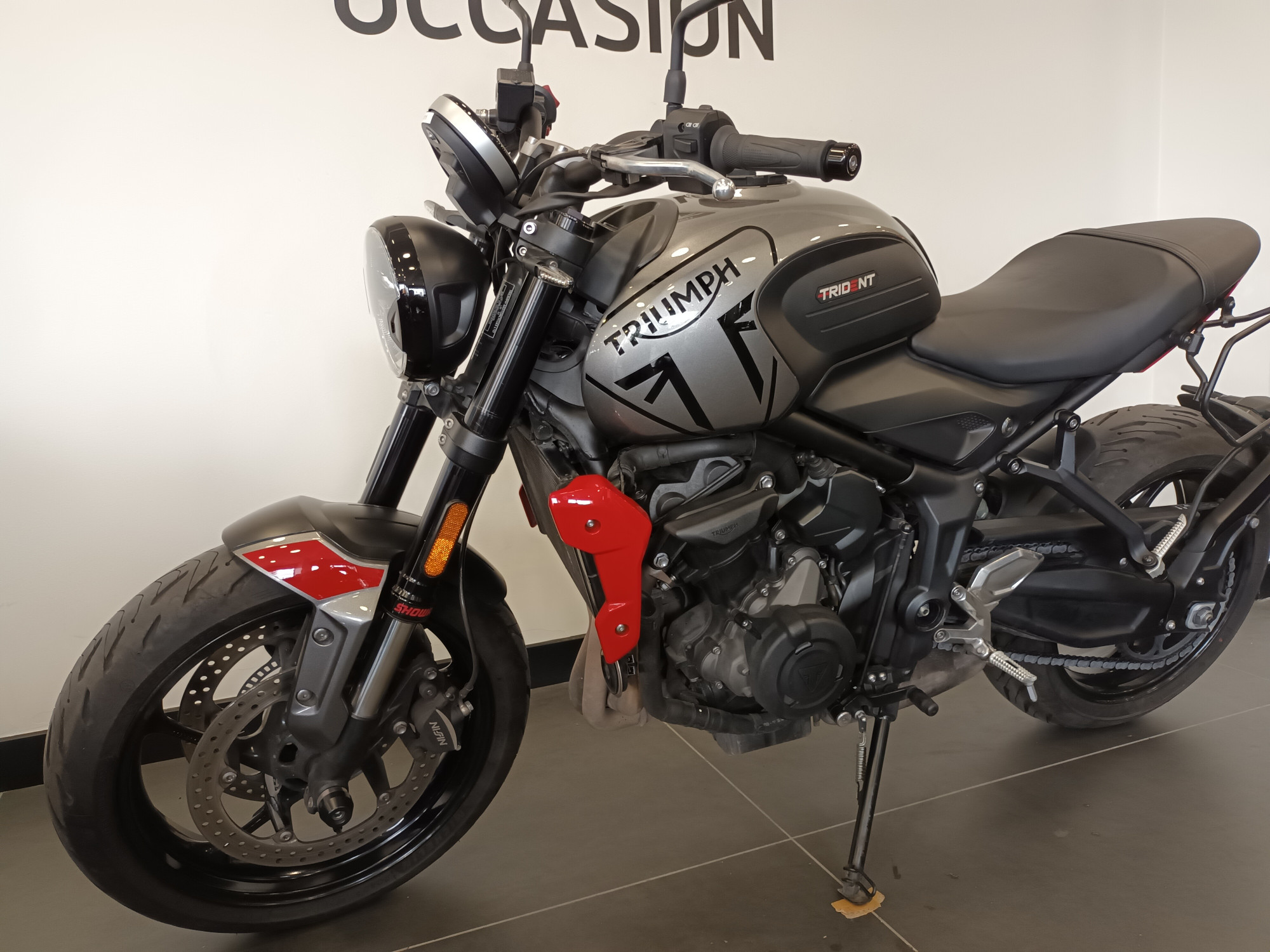 harga triumph trident 660