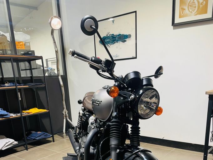 TRIUMPH Bonneville T120 Black 4