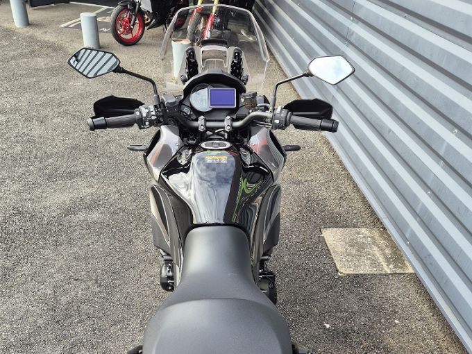 KAWASAKI VERSYS 1100 SE 4