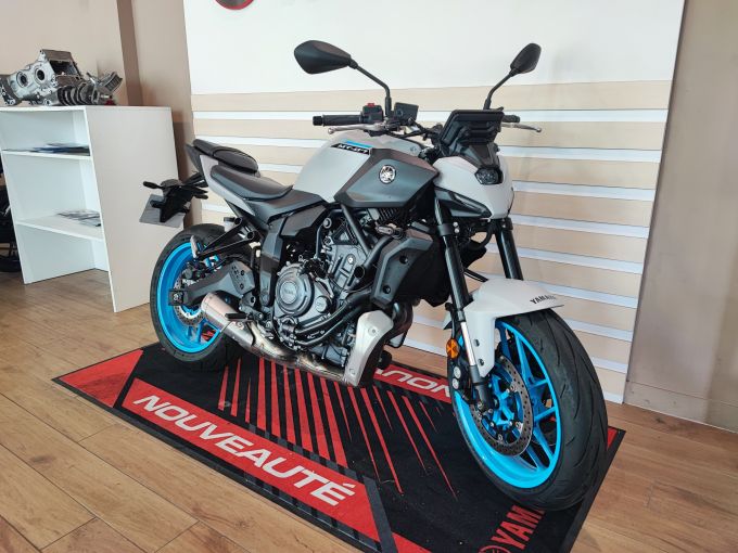 YAMAHA MT-07 (47.5CV) 4