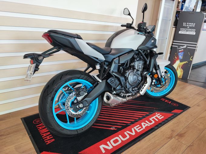 YAMAHA MT-07 (47.5CV) 4
