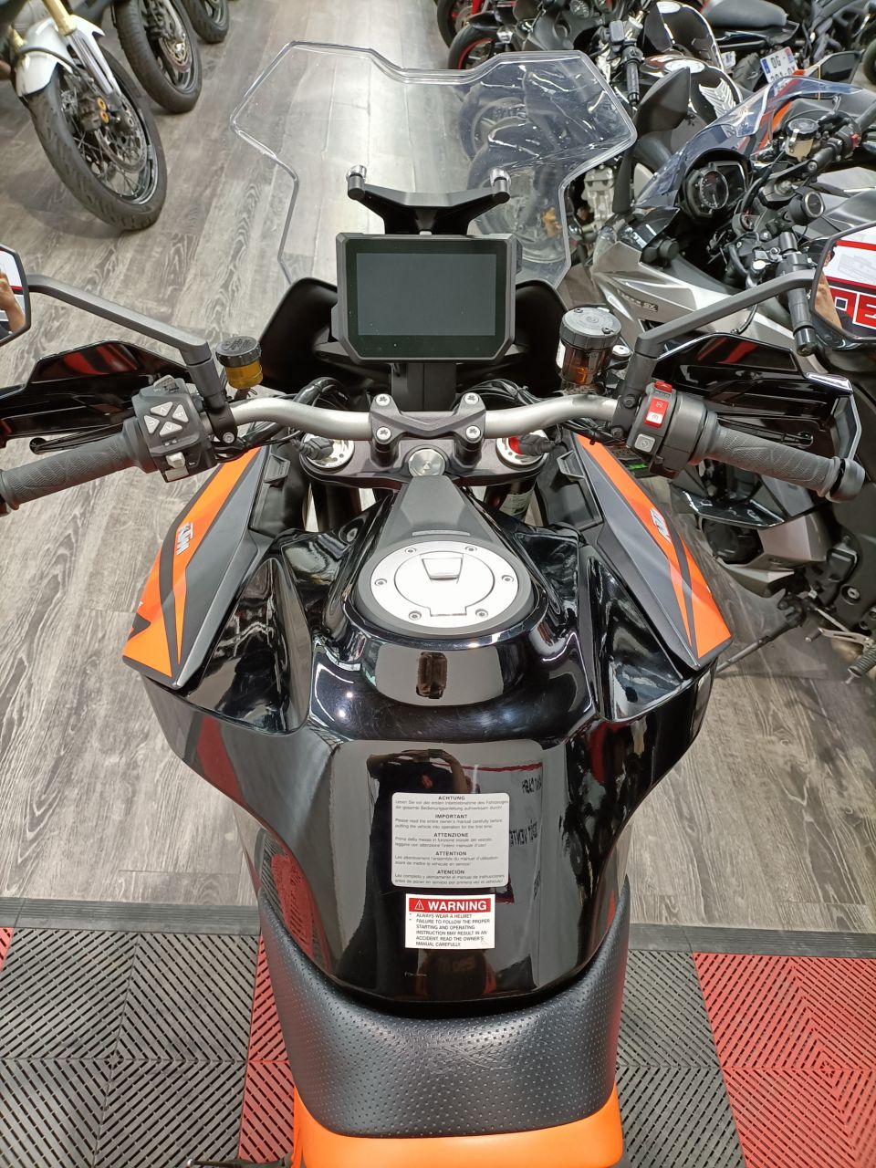 KTM 1290 SUPER DUKE GT 4