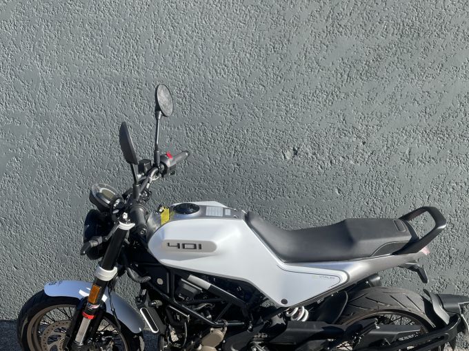 HUSQVARNA SVARTPILEN 401 4