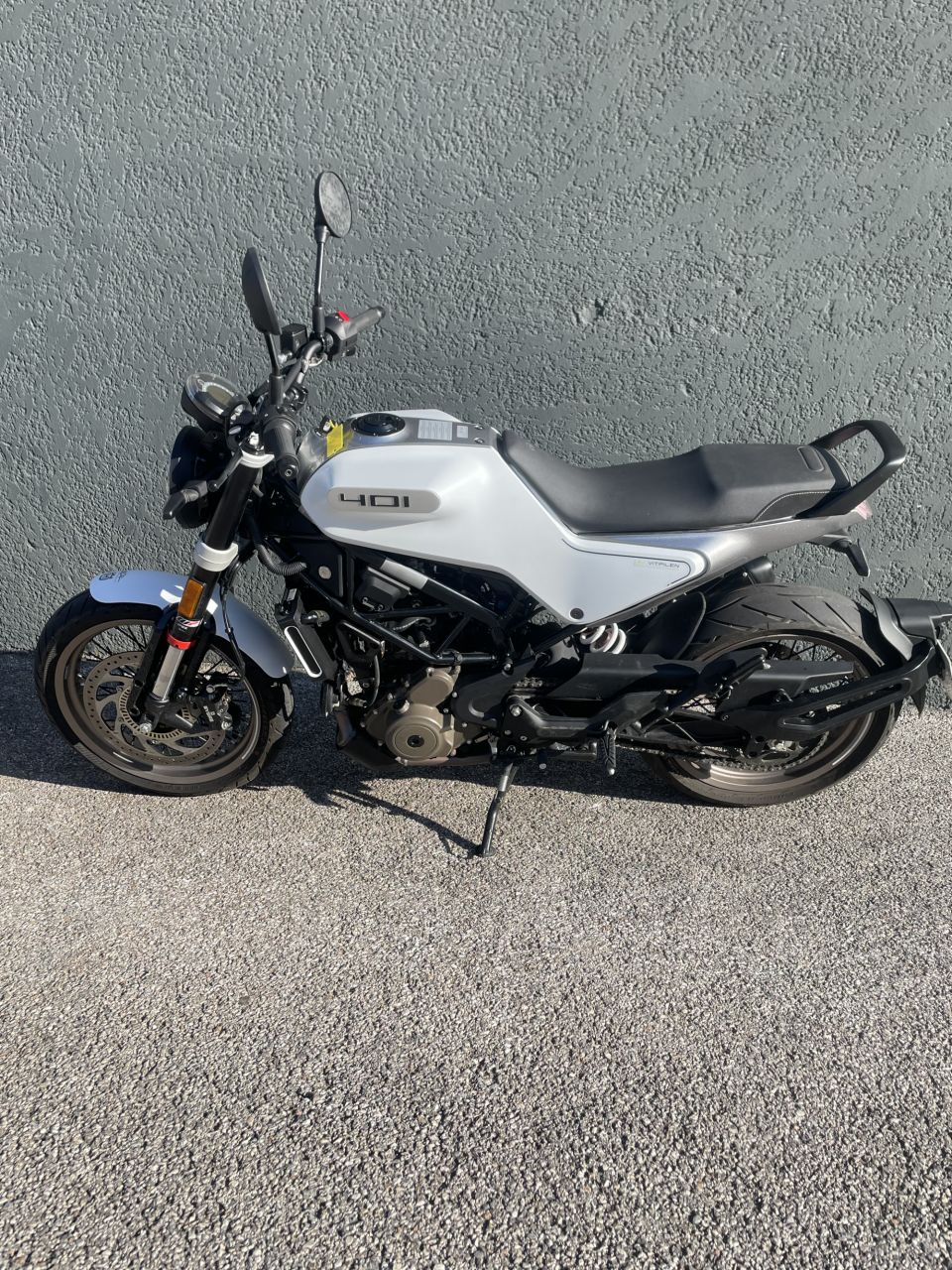 HUSQVARNA SVARTPILEN 401 4