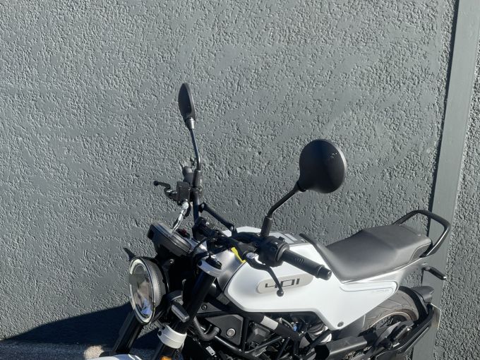 HUSQVARNA SVARTPILEN 401 4